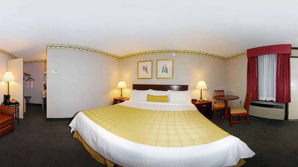 Hotel Ramada By Wyndham Boston Zewnętrze zdjęcie